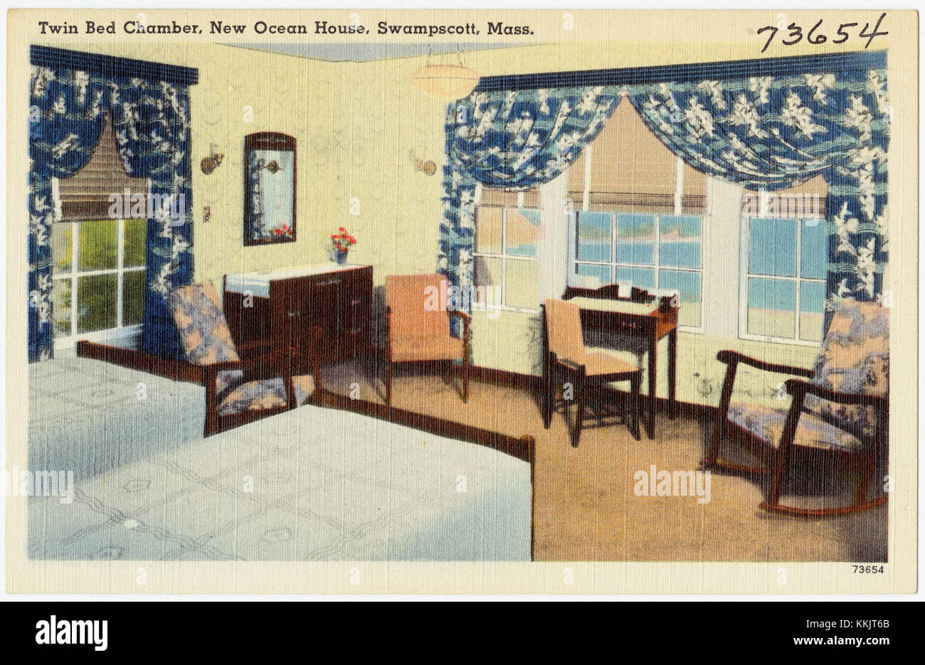 Die Zweibettzimmer-Kammer im New Ocean House in Swampscott, Massachusetts, bietet einen Einblick in die Küstenunterkunft aus dem frühen 20. Jahrhundert. Das historische Gebäude bietet einen Einblick in die Unterkünfte am Meer und die Architektur der damaligen Zeit. Stockfoto