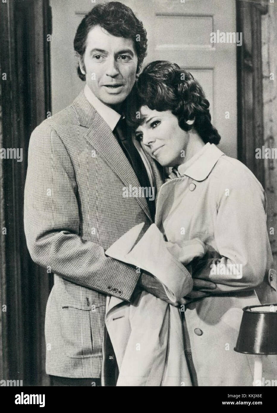 Farley Granger und Jacqueline Scott spielen in einer Episode von CBS Playhouse, in der sie ihre schauspielerischen Fähigkeiten in Fernsehdramen zeigen. Stockfoto