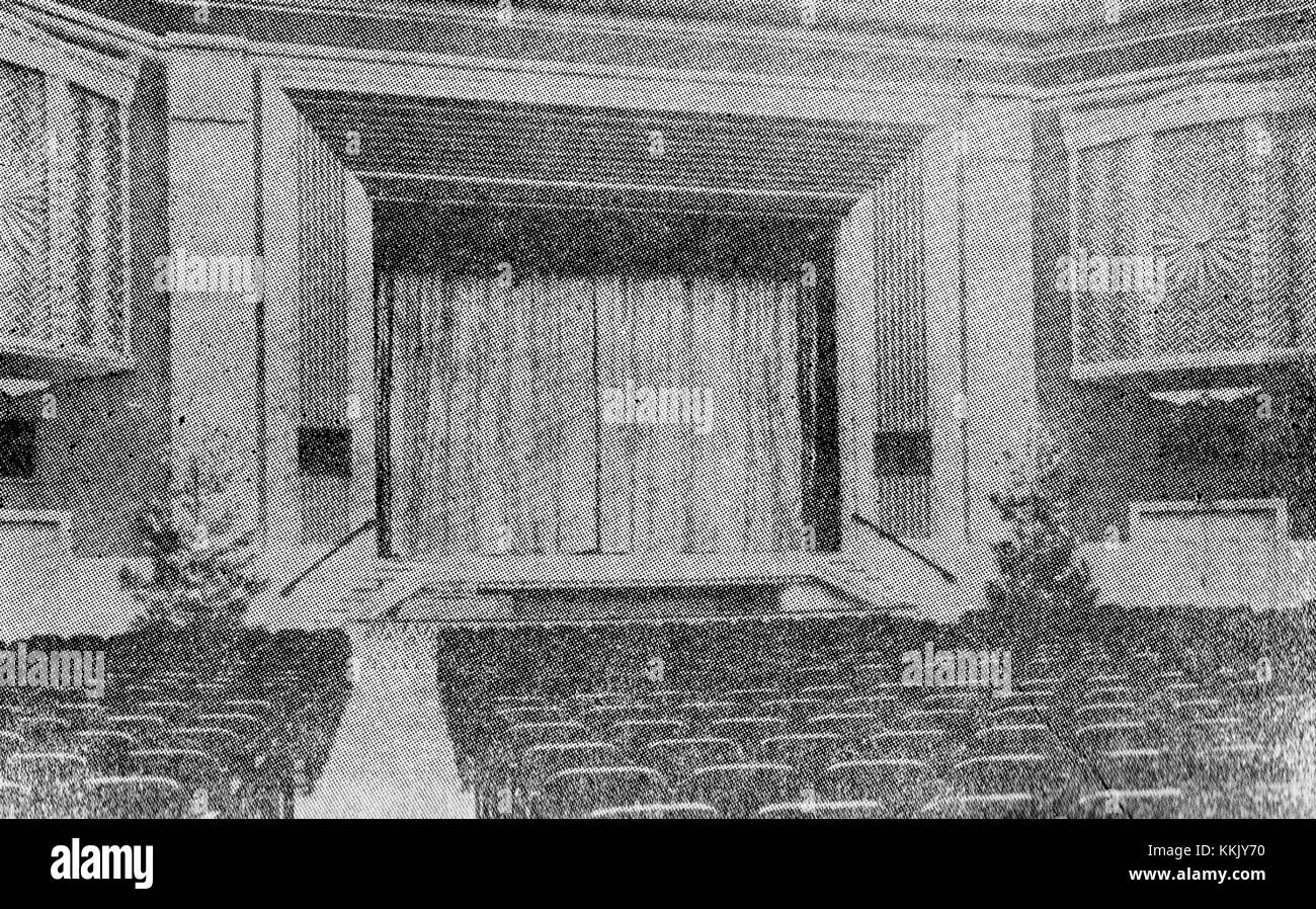 Foto mit dem Titel „Slonce Cinema in Posen“, das das Så‚oÅ„ce Cinema in PoznaÅ„, Polen, zeigt, wie architektonisch und kulturell bedeutsam es ist. Stockfoto