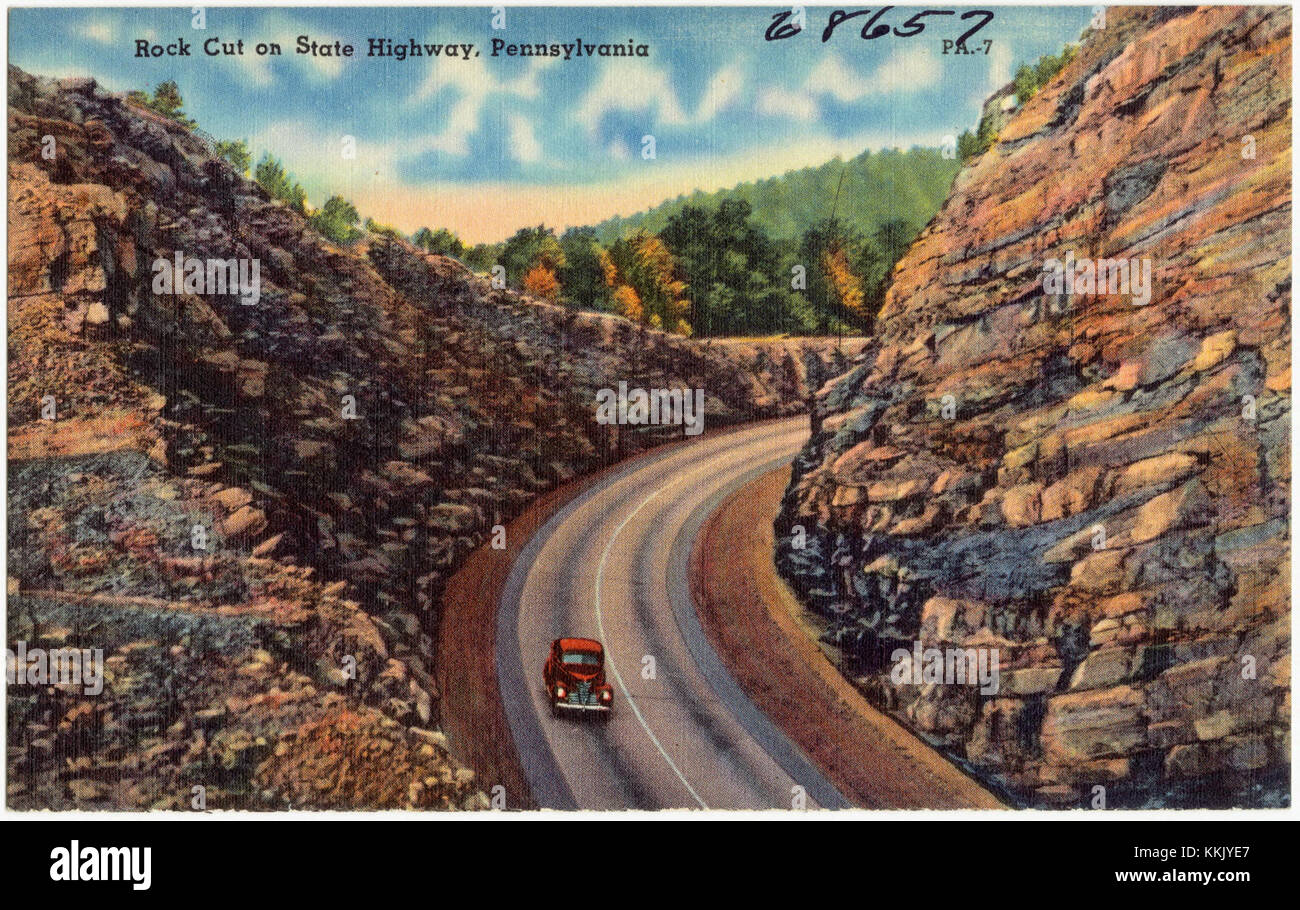 Dieser Felsschnitt an einem State Highway in Pennsylvania ist ein bedeutendes geologisches Merkmal, das natürliche Erosionsprozesse und die Landschaftsentwicklung im Laufe der Zeit veranschaulicht. Stockfoto