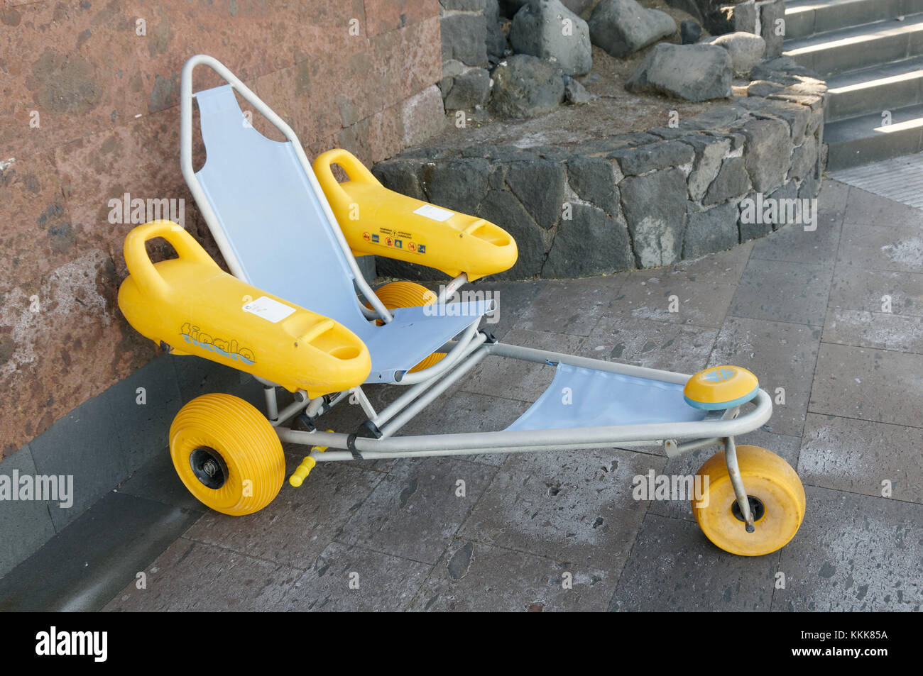 Strand Rollstuhl Rollstühle Zugriff zugänglich Zugänglichkeit Rad Stuhl Stühle auf unebenem Boden die unebene Oberfläche Strände Stockfoto