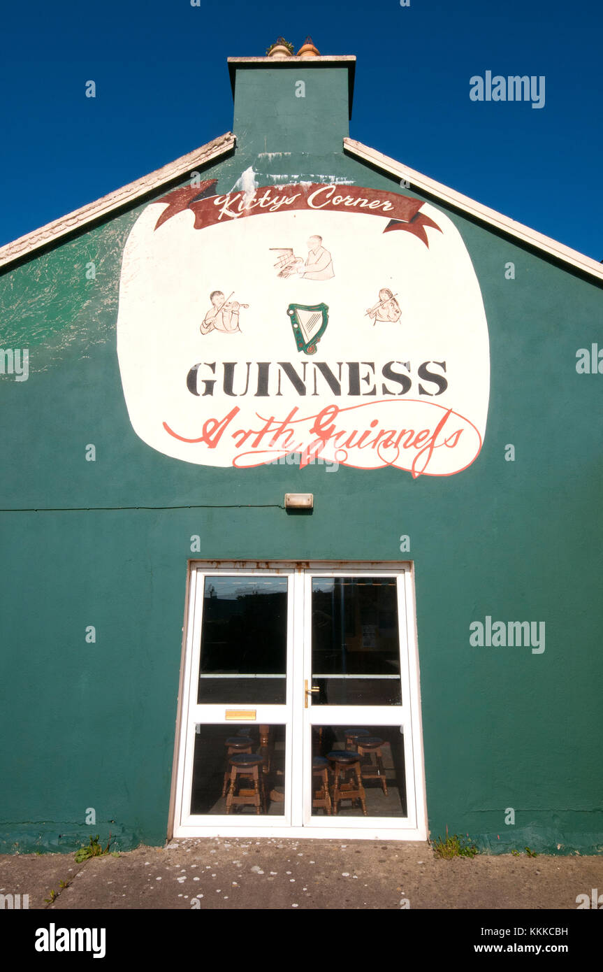 Guinness Zeichen der Linnane's Bar in Kilfenora, County Clare, Irland Stockfoto