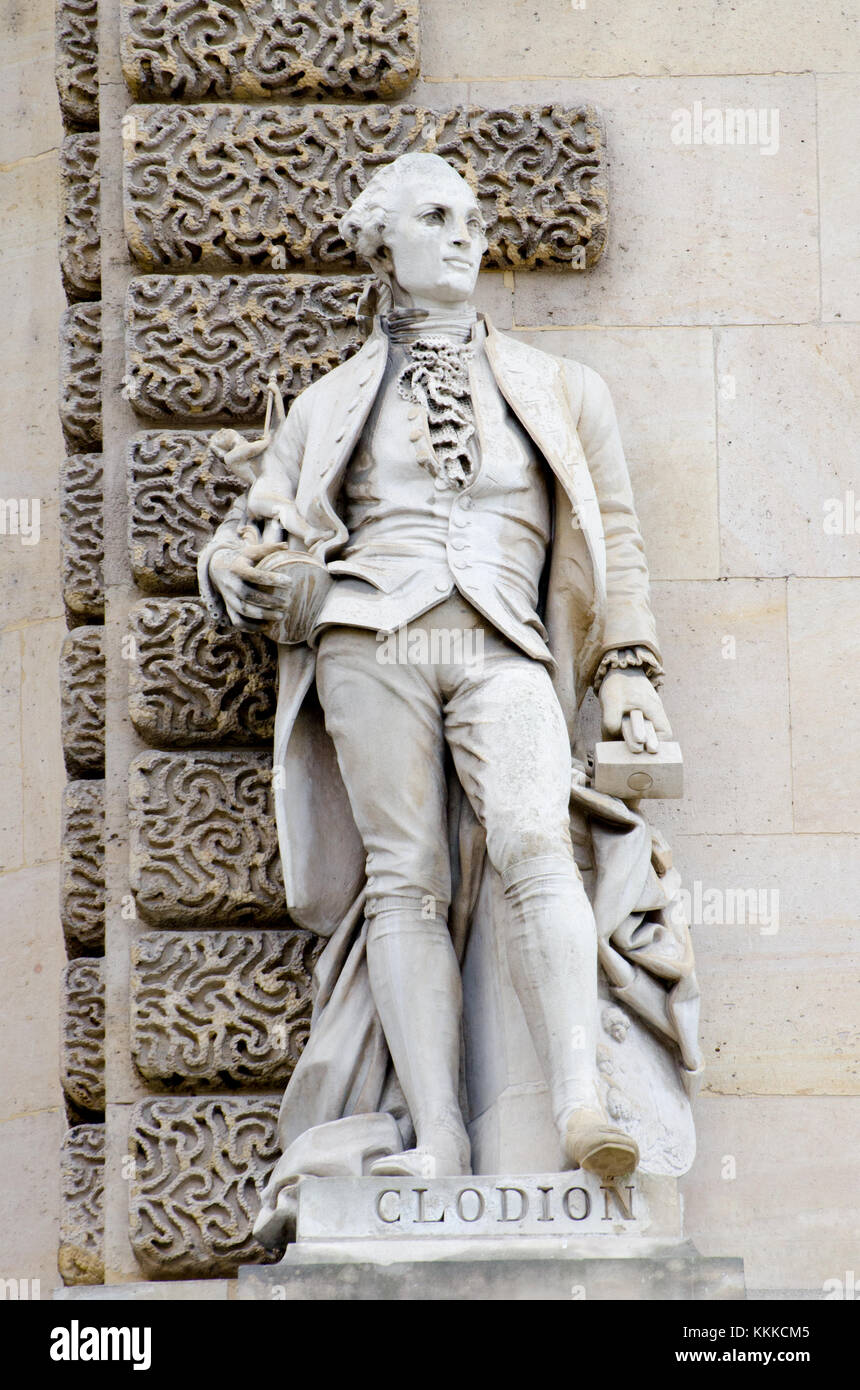 Paris, Frankreich. Palais du Louvre. Statue im Cour Napoleon:'' (Claude Michel Clodion: 1738 - 1814) Französische Rokoko Bildhauer Stockfoto