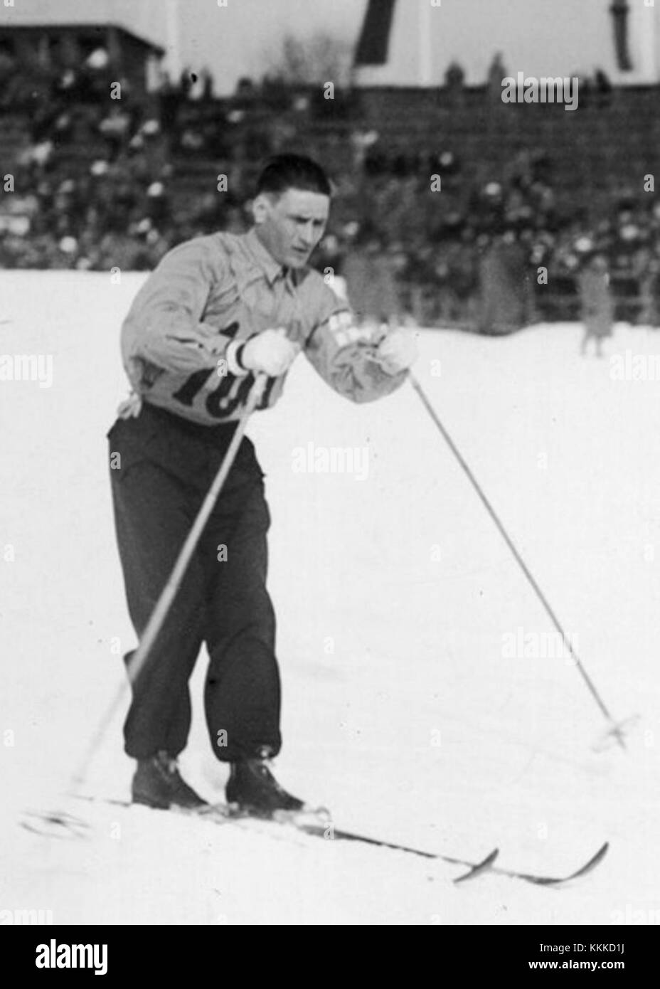 Pekka Niemi war eine prominente Persönlichkeit auf dem Gebiet des alpinen Skisports, bekannt für seine Leistung bei den Chamonix-Wettbewerben 1937, einem wichtigen Ereignis in der Geschichte des Sports. Stockfoto