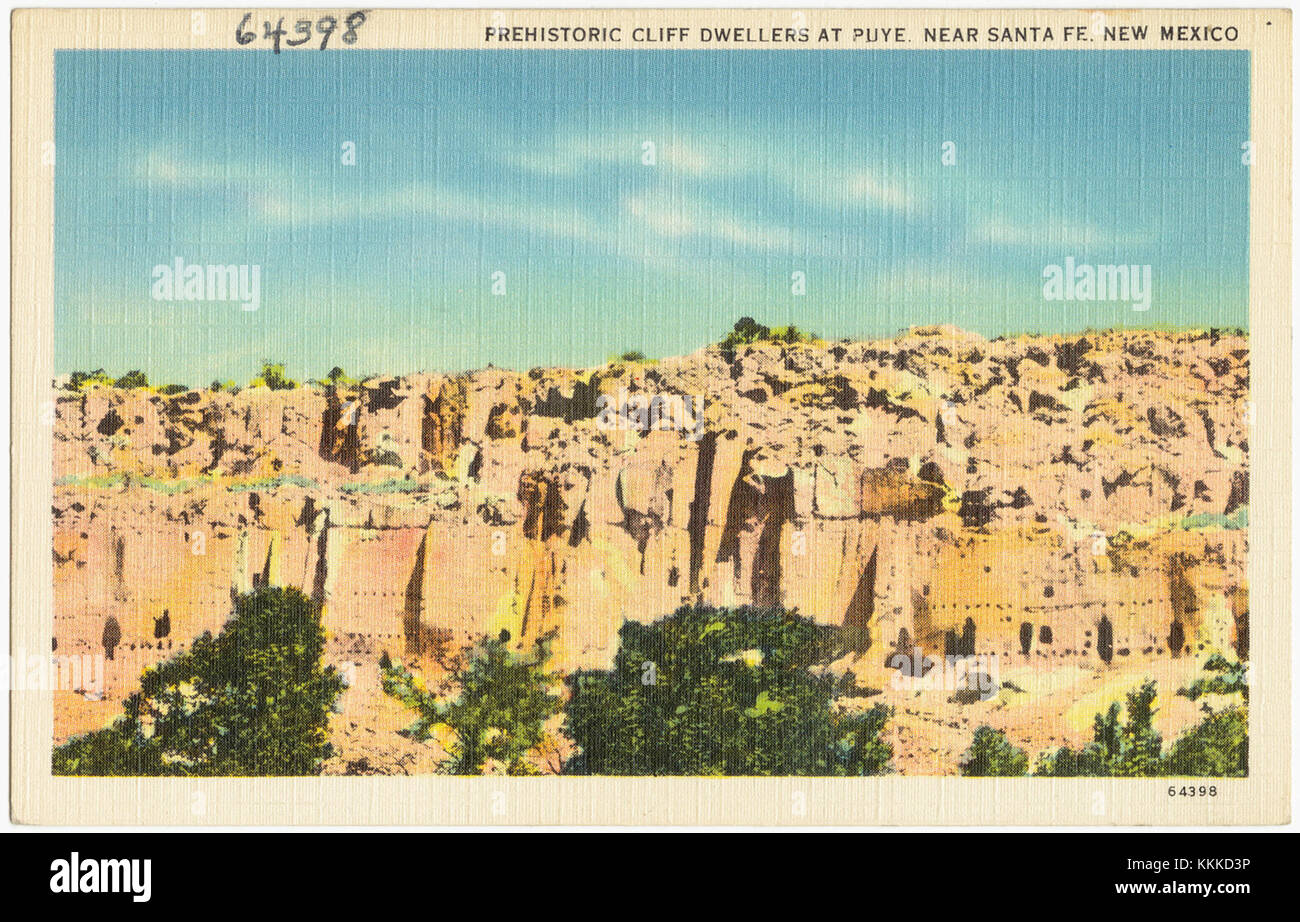 Puye ist eine archäologische Stätte in New Mexico, die für ihre alten Klippenhäuser bekannt ist. Diese Bauten wurden von den Ahnen Puebloans errichtet, die die Region vor etwa 1.000 Jahren bewohnten. Die Stätte bietet Einblicke in frühe menschliche Siedlungen und technische Techniken. Stockfoto