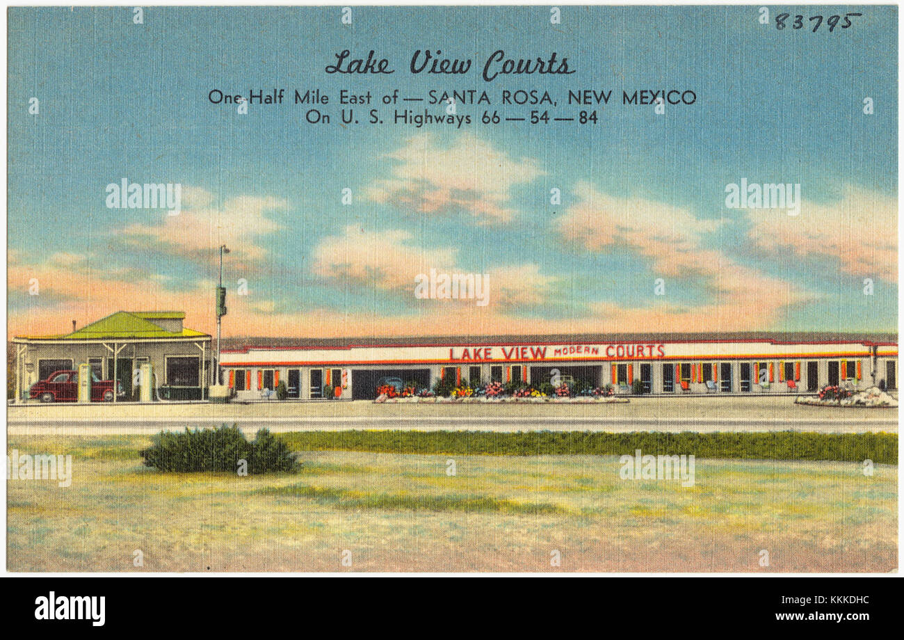 Lake View Courts, eine halbe Meile östlich von Santa Rosa, New Mexico, ist ein historischer Motelkomplex an den berühmten U.S. Highways 66, 54 und 84. Es repräsentiert die Straßenarchitektur aus der Mitte des 20. Jahrhunderts. Stockfoto