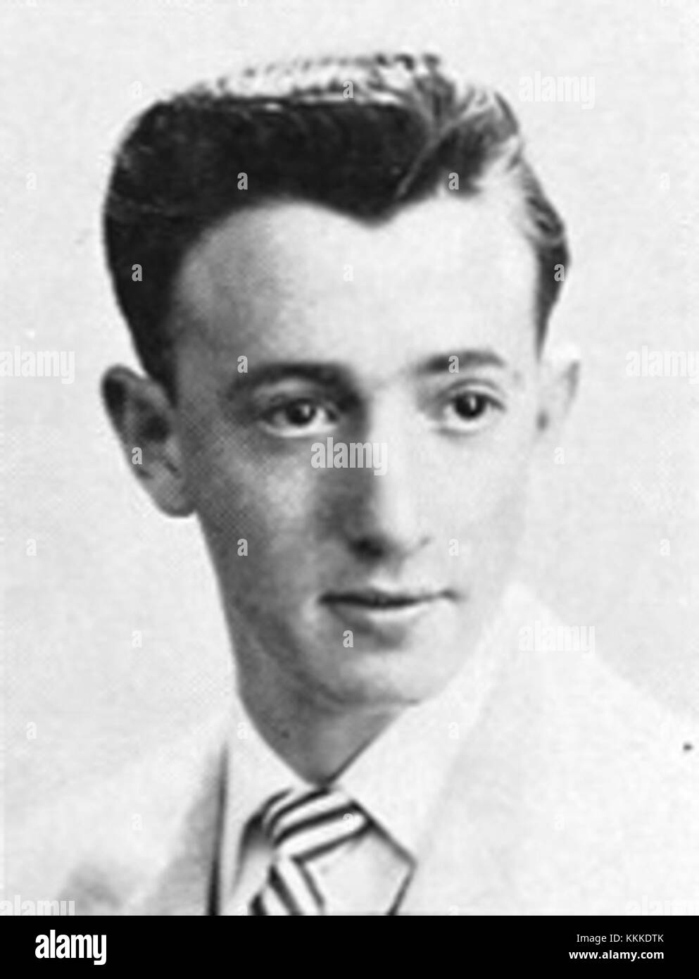 Dieses Bild aus Woody Allens Highschool-Jahrbuch zeigt seine frühen Jahre, bevor er ein berühmter amerikanischer Filmemacher und Schauspieler wurde. Das Jahrbuch fängt einen Moment in seiner Jugend ein und bietet einen Einblick in die Anfänge seiner Karriere im Unterhaltungsbereich. Stockfoto Dieses Bild aus Woody Allens Highschool-Jahrbuch zeigt seine frühen Jahre, bevor er ein berühmter amerikanischer Filmemacher und Schauspieler wurde. Das Jahrbuch fängt einen Moment in seiner Jugend ein und bietet einen Einblick in die Anfänge seiner Karriere im Unterhaltungsbereich. Stockfoto
