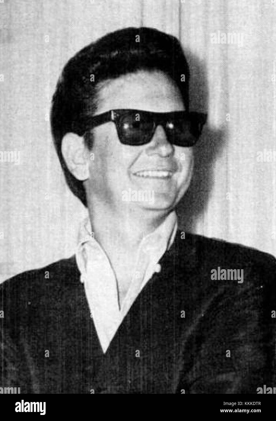 Roy Orbison war ein bekannter amerikanischer Sänger und Songwriter, bekannt für seine kraftvolle Stimme und Hits in den 1960er Jahren, darunter „Oh, Pretty Woman“. Stockfoto