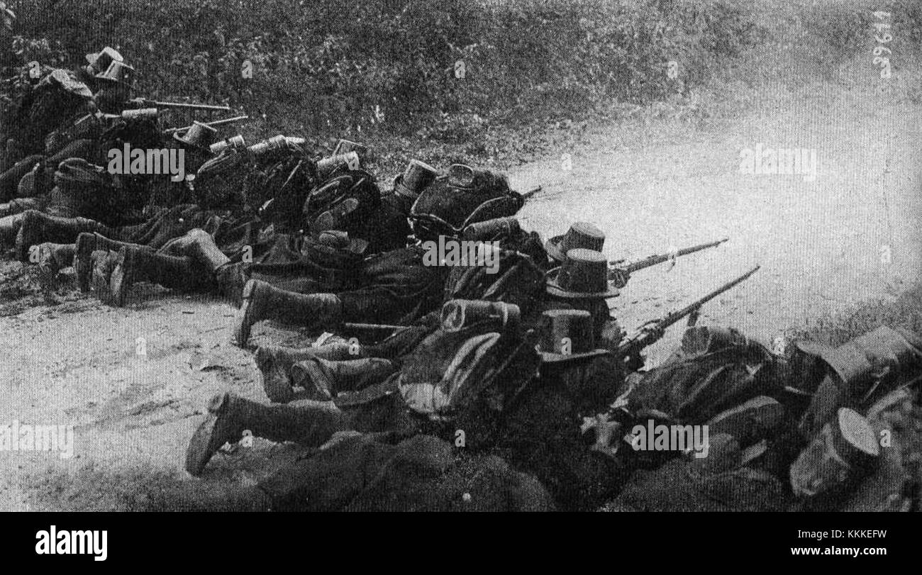 1914, während des Ersten Weltkriegs, verteidigten Soldaten der belgischen Armee Lüttich gegen deutsche Truppen. Die Schlacht fand in den Vororten von Herstal statt, ein bedeutendes Ereignis in den Anfängen des Krieges. Stockfoto