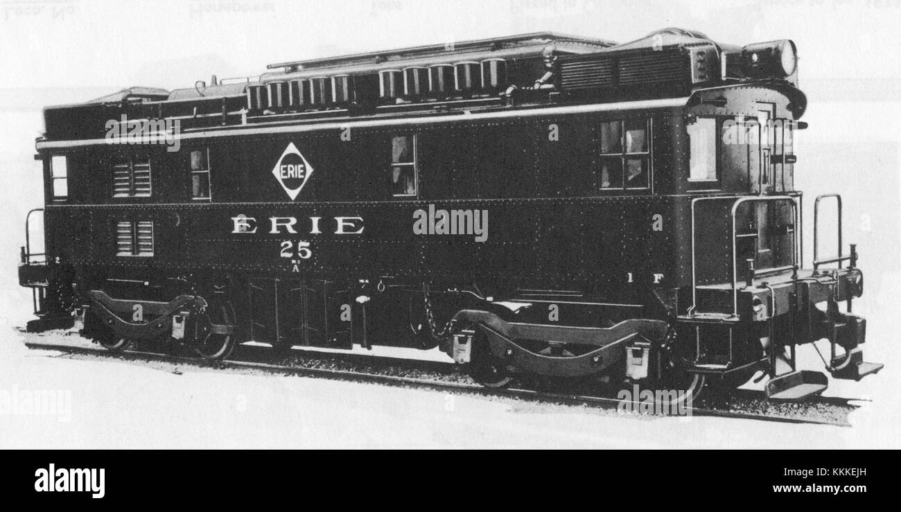 Dieses Bild zeigt die dieselelektrische Lokomotive Nr. 25 der Erie Railroad GE-Ingersoll Rand. Die Lokomotive, die für den Güter- und Personenverkehr gebaut wurde, unterstreicht das industrielle Design von Zügen aus der Mitte des 20. Jahrhunderts. Stockfoto