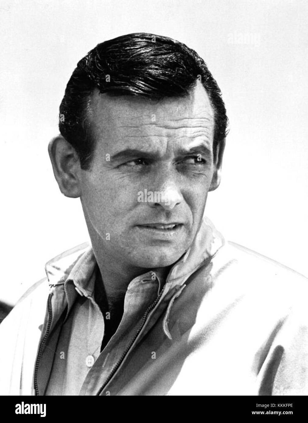 David Janssen, der Dr. Richard Kimble in der Fernsehserie The Fugitive aus dem Jahr 1963 porträtierte, wurde zu einer ikonischen Figur in der amerikanischen Fernsehgeschichte. Die Sendung folgte Kimbles Suche nach dem Mörder seines wifeâ, was zu seiner falschen Verurteilung und anschließender Flucht führte und Janssens Platz in der Fernsehgeschichte einbrachte. Stockfoto