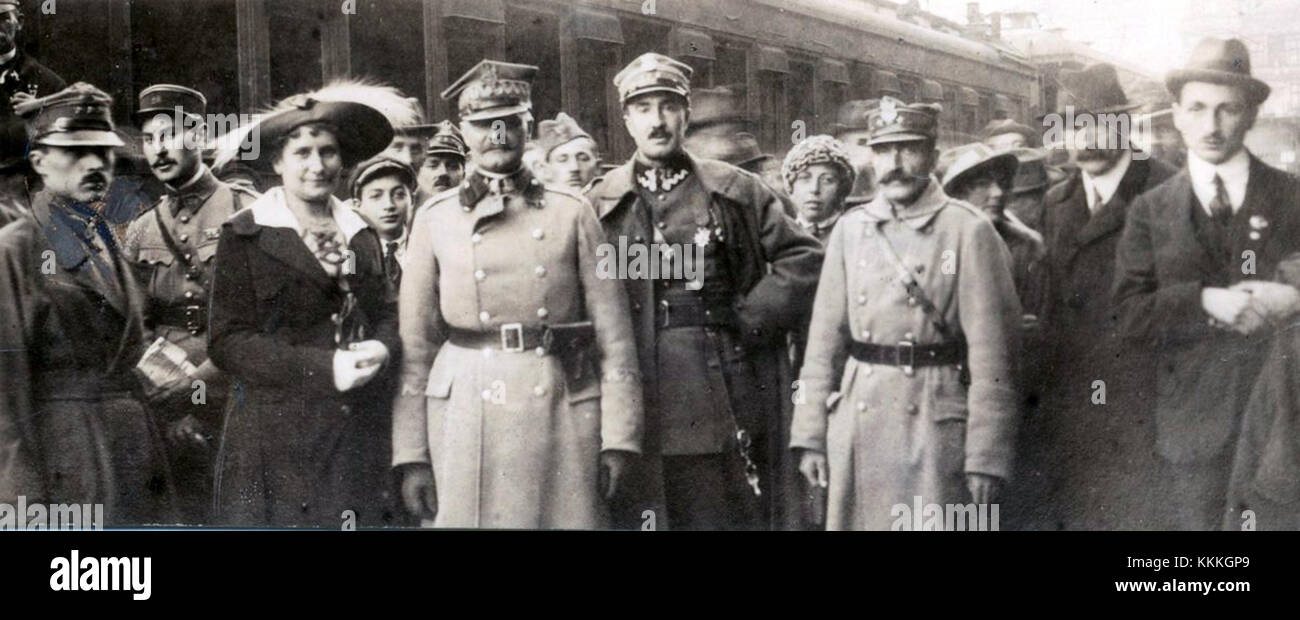 Die polnische Delegation bei den Verhandlungen in Riga 1920, die Polens politische und diplomatische Bemühungen während des Polnisch-sowjetischen Krieges vertritt. Die Verhandlungen waren für die Souveränität Polens und die territorialen Regelungen der Nachkriegszeit von entscheidender Bedeutung. Stockfoto