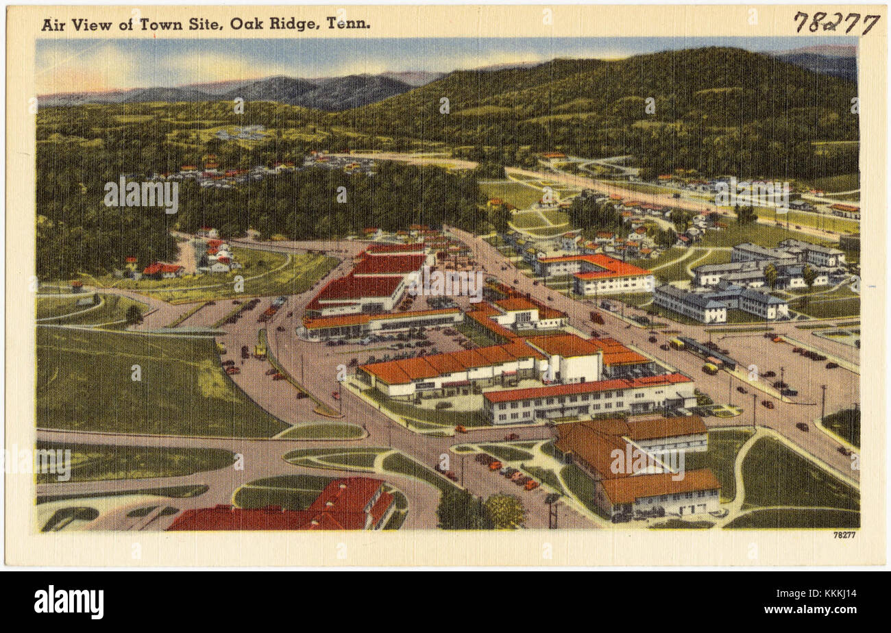 Ein Blick aus der Vogelperspektive auf Oak Ridge, Tennessee, zeigt das Stadtbild und die Entwicklung der Stadt. Bekannt für seine Rolle im Manhattan Project während des Zweiten Weltkriegs, spielte Oak Ridge eine entscheidende Rolle in der Atomgeschichte. Stockfoto