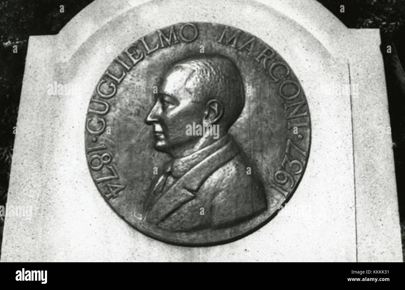 Die Gedenktafel des Guglielmo Marconi ehrt das Erbe von Guglielmo Marconi, dem Erfinder des drahtlosen Telegrafen. Er erinnert an seine Beiträge zur Kommunikationstechnologie. Stockfoto