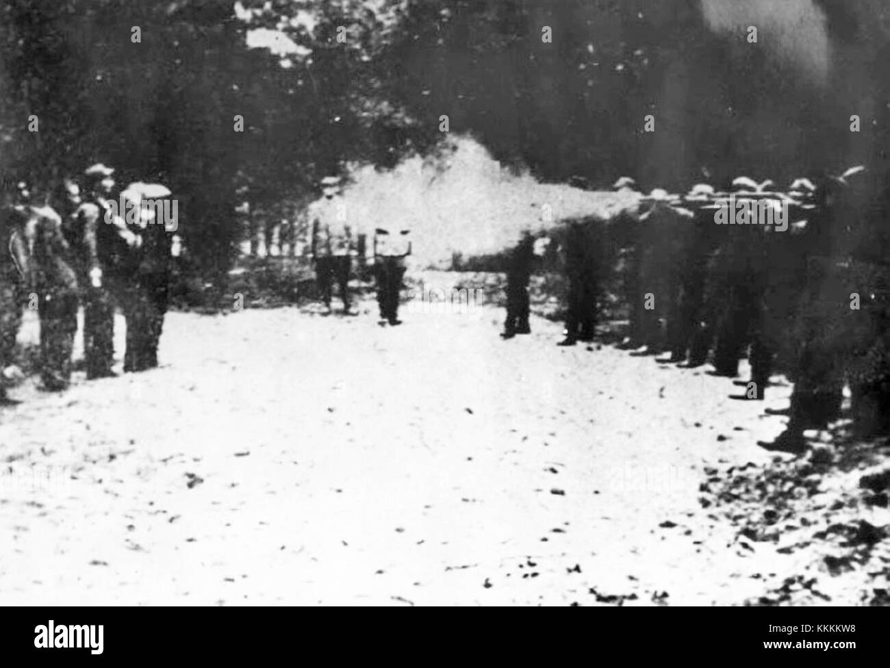 Das Massaker von Barbarka bezieht sich auf ein tragisches historisches Ereignis, das sich wahrscheinlich in Polen ereignet hat, bei dem viele Menschen ums Leben kamen. Die spezifischen Details und der Kontext sind für das Verständnis der lokalen Geschichte und der Gewalt im Krieg von Bedeutung. Stockfoto