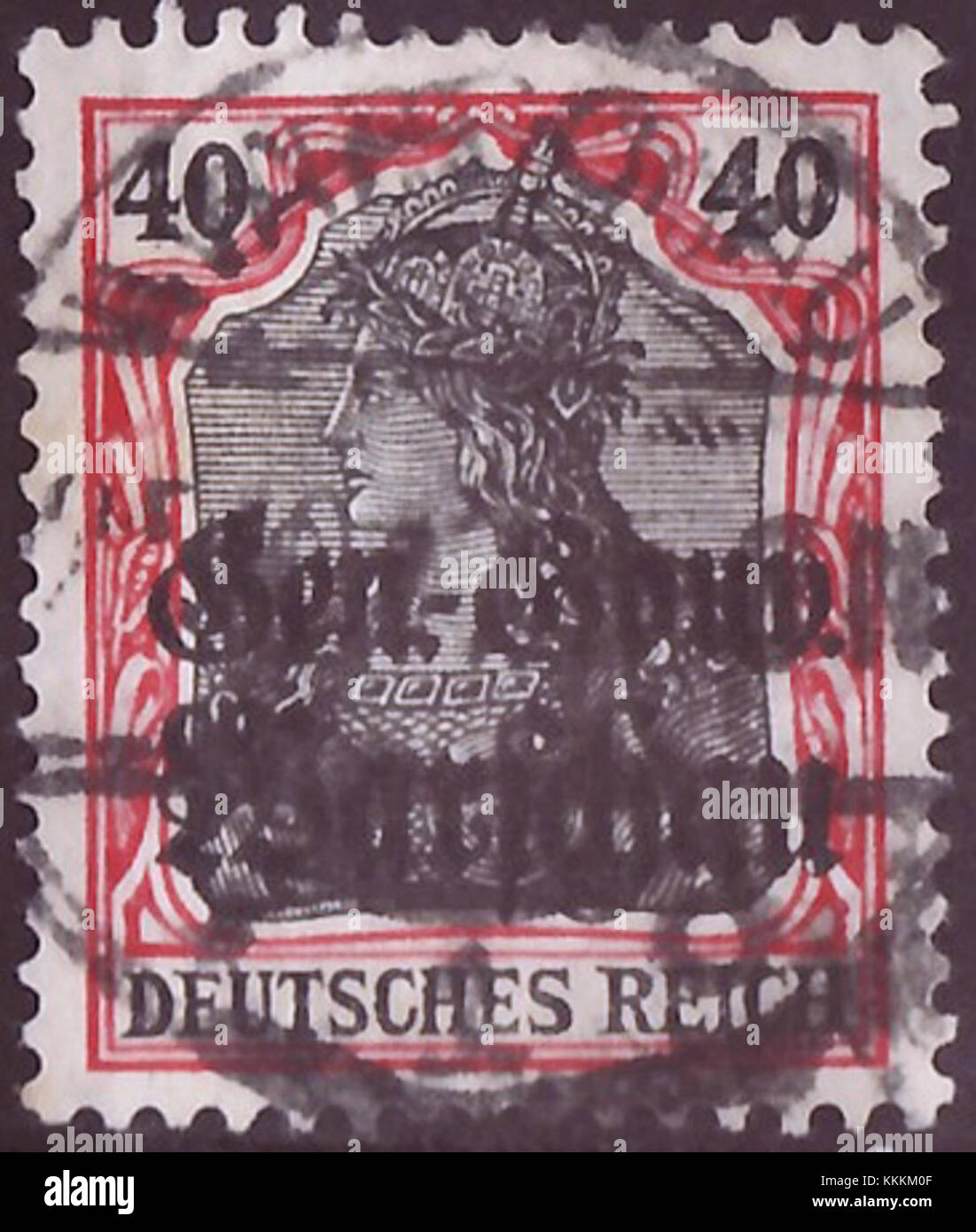 DRBesG 1916 war MiNr15b B002a ist eine deutsche Briefmarke, die während des Ersten Weltkriegs ausgegeben wurde. Sie zeigt ein Design, das Kriegsthemen und Propaganda widerspiegelt, die häufig von Philatelisten wegen ihres historischen Wertes und seltener Druckvarianten gesammelt werden. Stockfoto