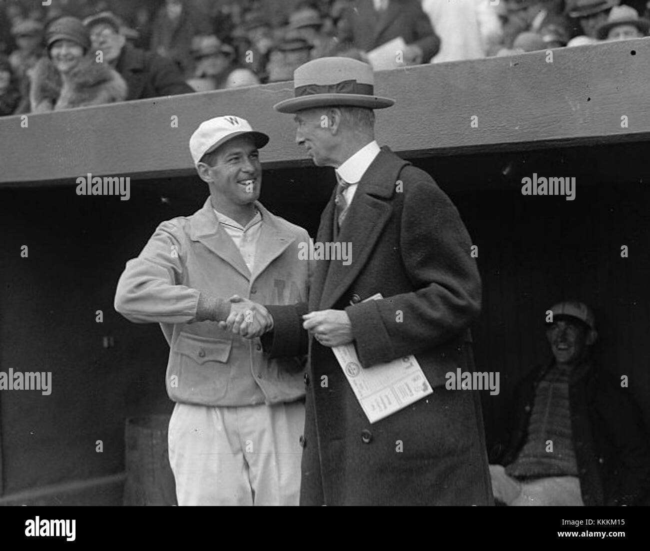 Der Harris and Mack Open Day im Jahr 1926 war eine bemerkenswerte öffentliche Veranstaltung, die wahrscheinlich von einem Unternehmen oder einer Institution veranstaltet wurde, um seine Produkte oder Dienstleistungen zu präsentieren und damit einen wichtigen Moment in der lokalen Geschichte zu markieren. Stockfoto