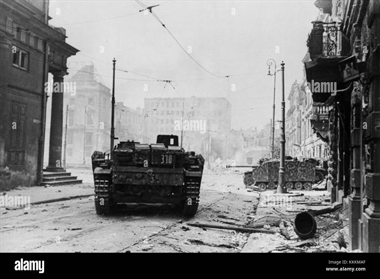 Während des Warschauer Aufstandes wurden Elefantenpanzer von den deutschen Truppen im Rathaus eingesetzt. Der Elefant, ein schwerer Panzerzerstörer, wurde eingesetzt, um den polnischen Widerstand zu unterdrücken. Die Panzer waren schwer gepanzert und mit einer mächtigen Kanone bewaffnet, was sie zu einem gewaltigen Gegner im städtischen Kampf während des Aufstands von 1944 machte. Stockfoto