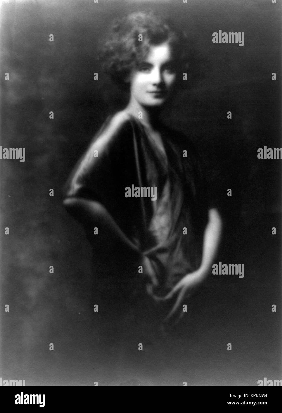 Dieses Foto von Greta Garbo, aufgenommen von cph.3b, fängt die legendäre Schwedisch-amerikanische Schauspielerin ein, die für ihre ikonischen Rollen in der Stummfilmzeit und ihre frühen Talkies bekannt ist. Stockfoto