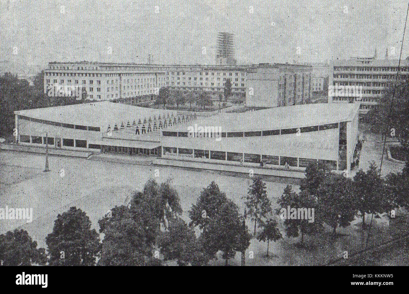 Smyk ist ein bekanntes Einzelhandelsgeschäft in Warschau, Polen, das eine Vielzahl von Kinderbekleidung, Spielzeug und Accessoires anbietet. Sie ist seit vielen Jahren ein wichtiger Bestandteil der Warschauer Einkaufsszene. Stockfoto