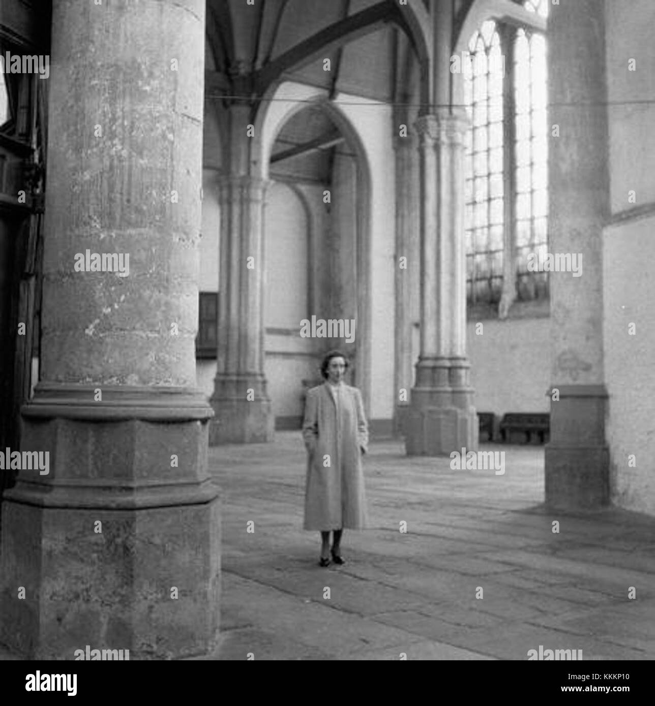 Jeanne Demessieux (1921–1968) war eine französische Organistin, Pianistin, Komponistin und Lehrerin. Sie war 29 Jahre lang Cheforganistin in Saint-Esprit in Paris und ab 1962 in La Madeleine. Demessieux war bekannt für ihre virtuosen Aufführungen und ihr umfangreiches Repertoire, zu dem Werke von Bach, Franck, Liszt, Mendelssohn und Dupré gehörten. Sie war auch die erste weibliche Organistin, die einen Plattenvertrag unterschrieb. Stockfoto