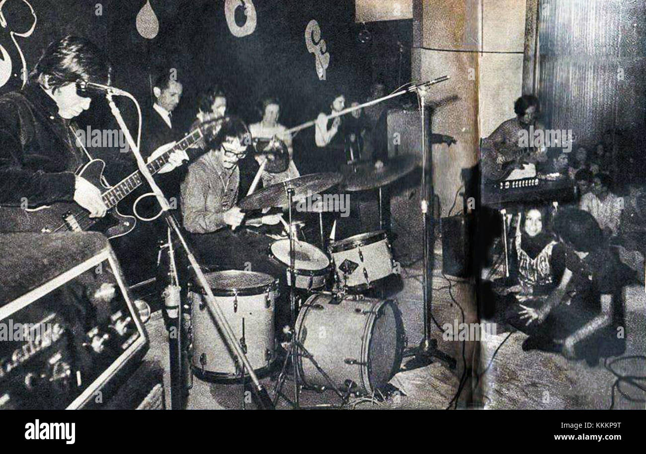 Manal, eine argentinische Rockband, tritt an der Fakultät der Universität Buenos Aires auf. Die Band ist bekannt für ihre Rolle in der Entwicklung der Rockmusik in Argentinien in den 1960er und 1970er Jahren Stockfoto
