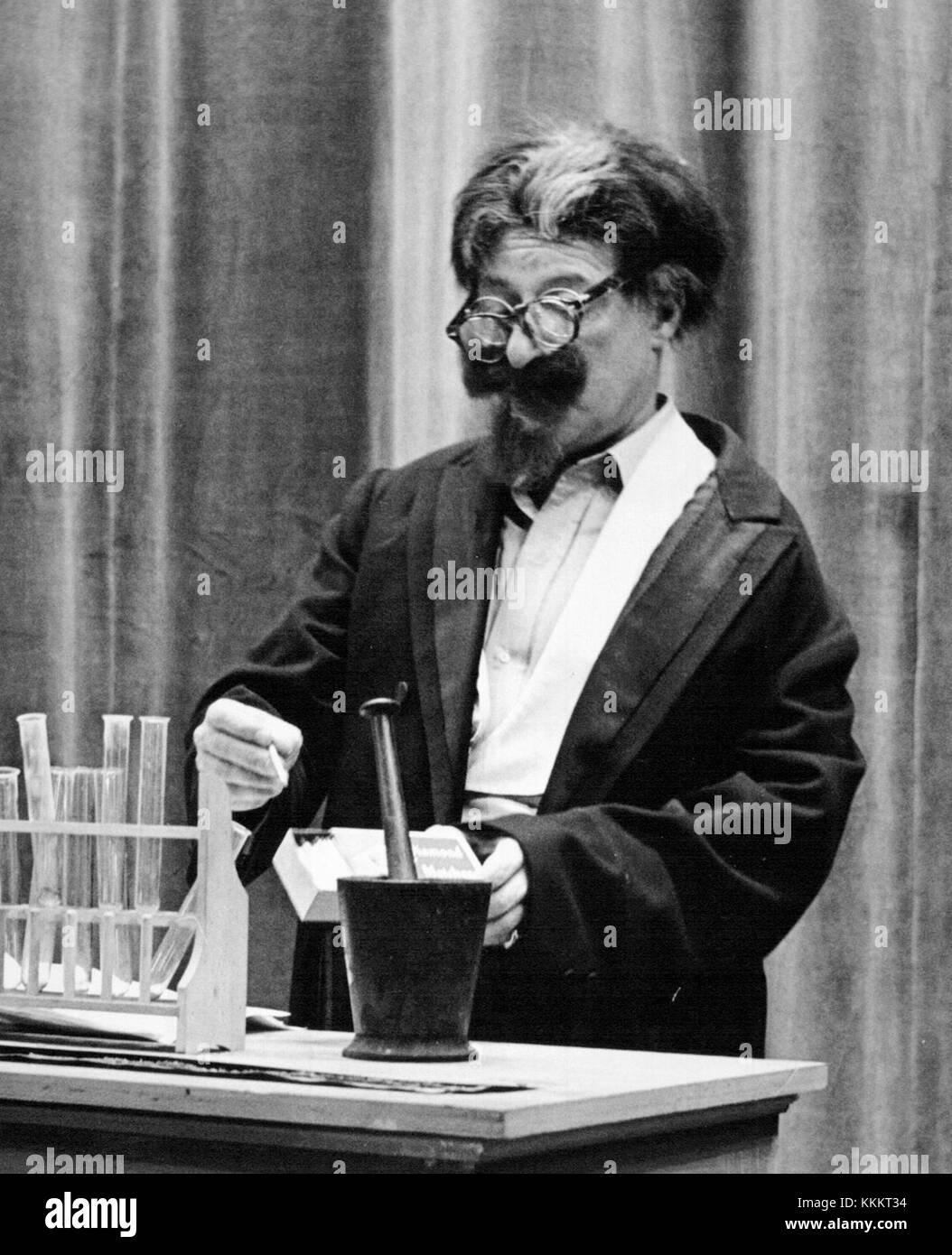 George Jessel Professor Gonzamacher All Star Revue 1953 Stockfoto