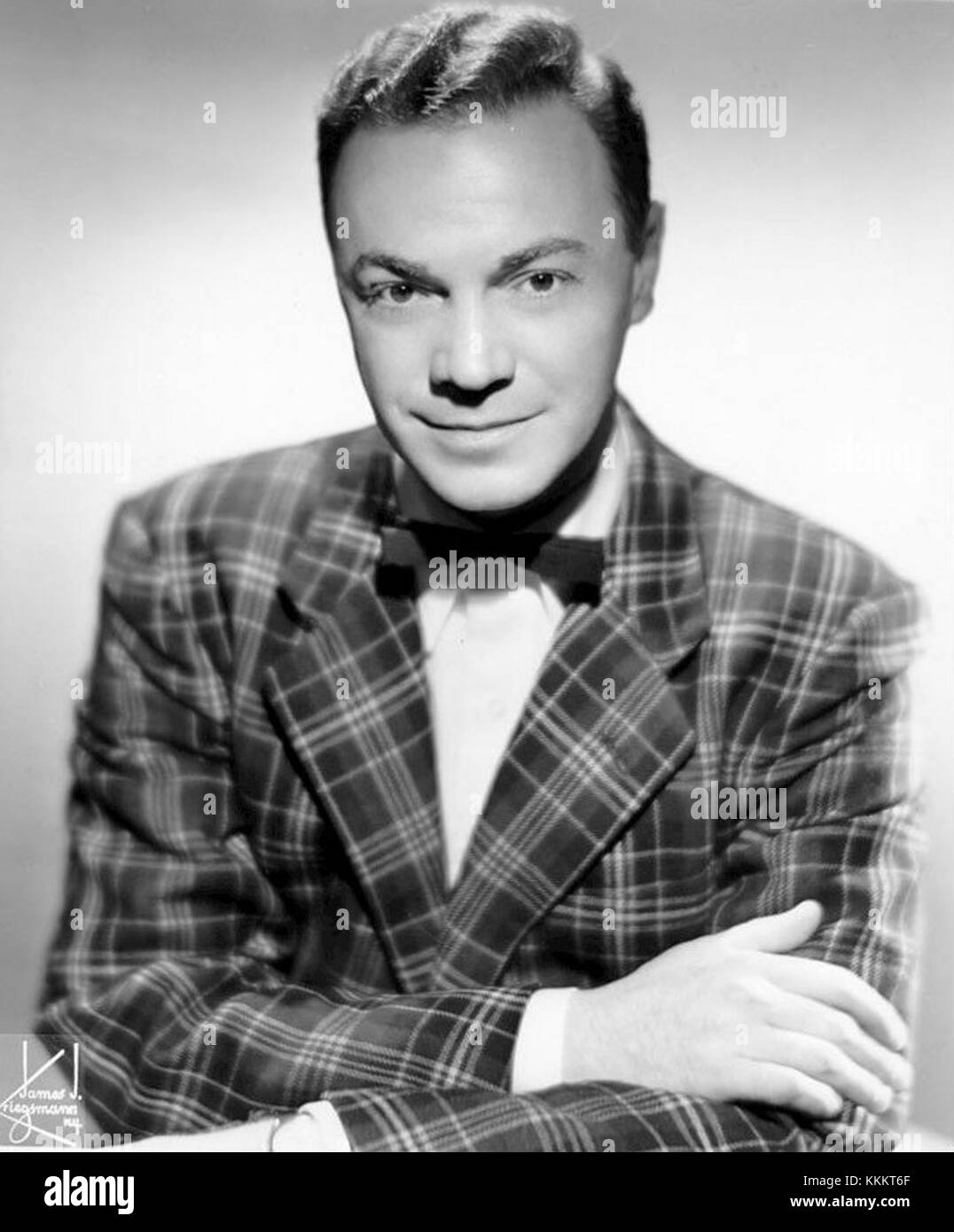 Alan Freed, ein einflussreicher amerikanischer DJ-Jockey, der dafür bekannt ist, den Begriff Rock and Roll zu prägen und Rhythmus- und Bluesmusik zu fördern. Stockfoto