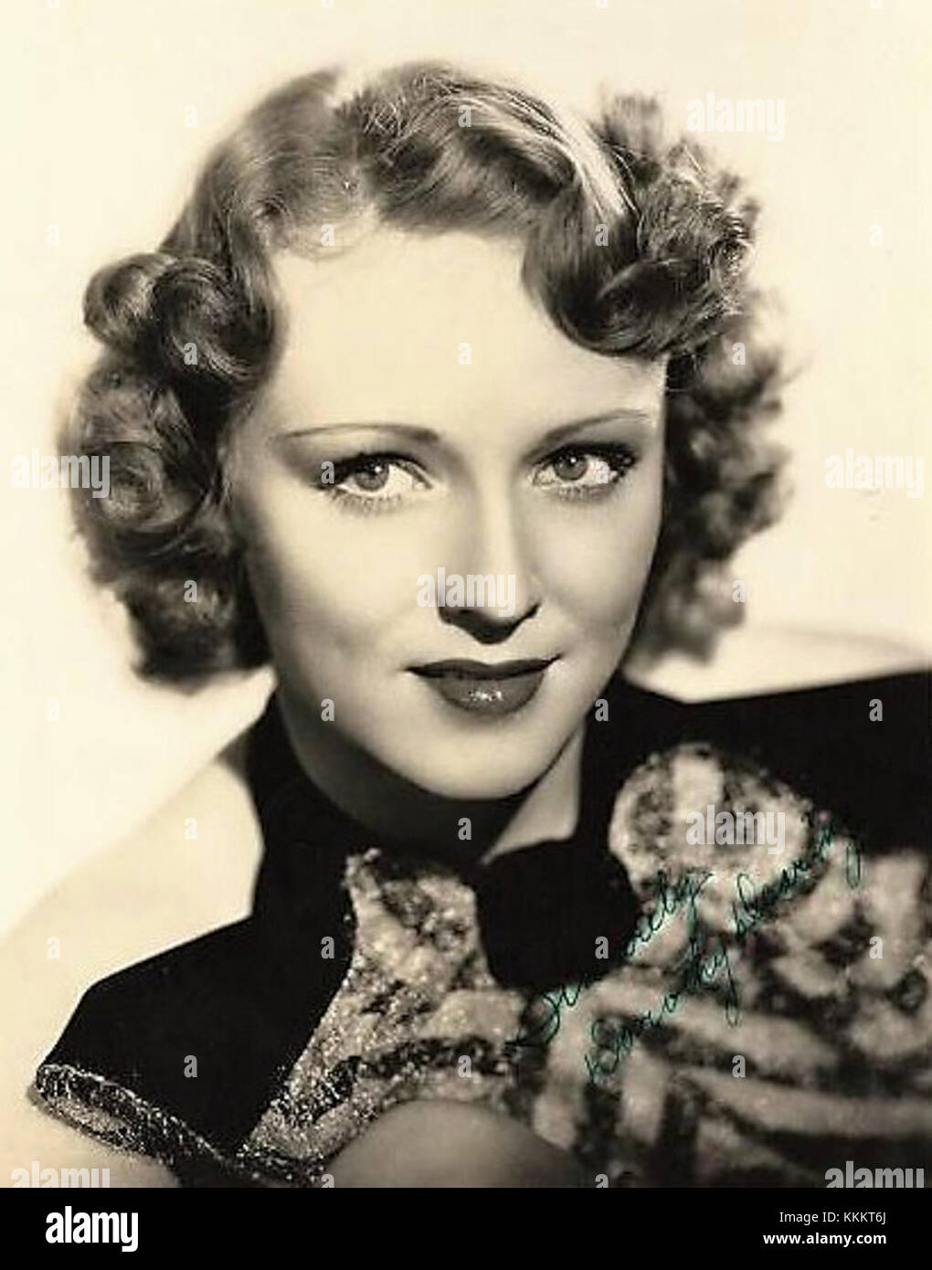 Werbematerial für Dorothy Dearing, eine US-amerikanische Schauspielerin, die für ihre Rollen in den 1930er und 1940er Jahren bekannt war Sie trat in verschiedenen Filmen auf und war Teil des goldenen Zeitalters der Hollywood-Filmindustrie und trug zur Filmförderung und -Vermarktung bei. Stockfoto