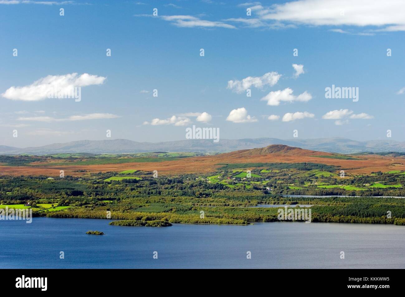 Norden über Lower Lough Erne von den Klippen von magho im County Fermanagh in Richtung der Blue Stack Mountains in Donegal. Irland. Stockfoto
