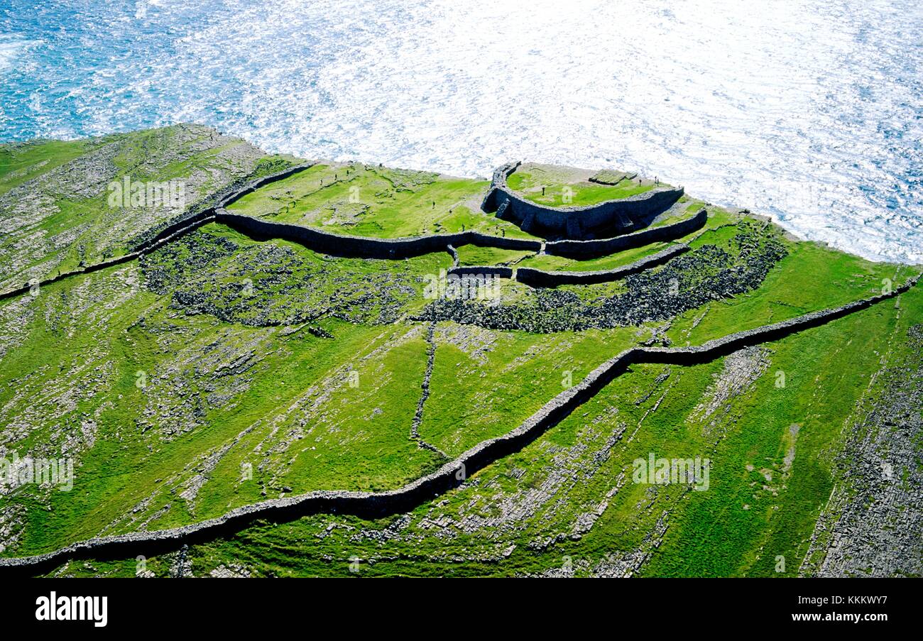 Dun aenghus alten keltischen Stein fort auf den Klippen von Inishmore, der größten der Aran Islands, County Galway, Irland. Stockfoto