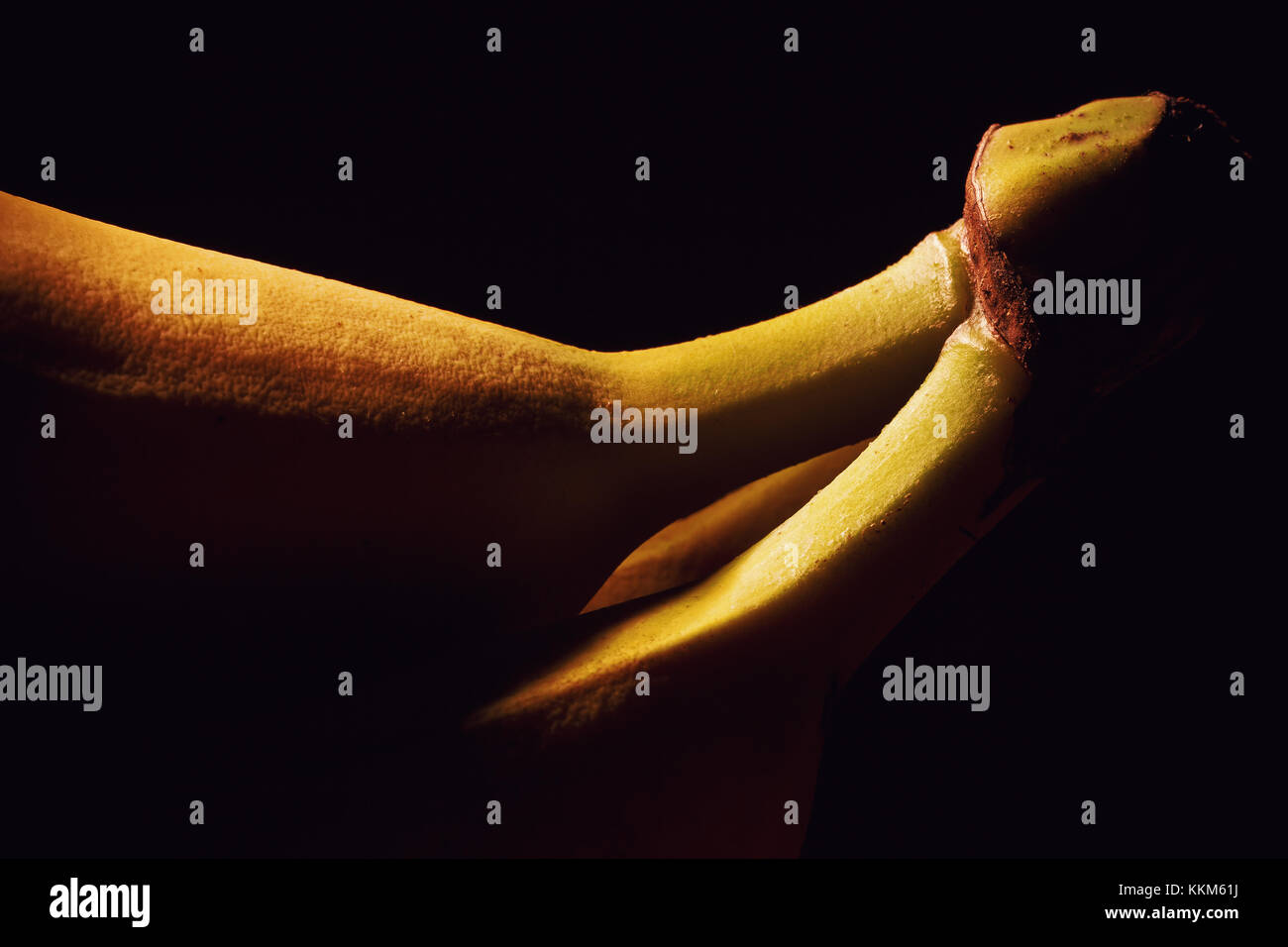 Studio shot von frischen Bananen, betonten Formen mit Beleuchtung. Stockfoto