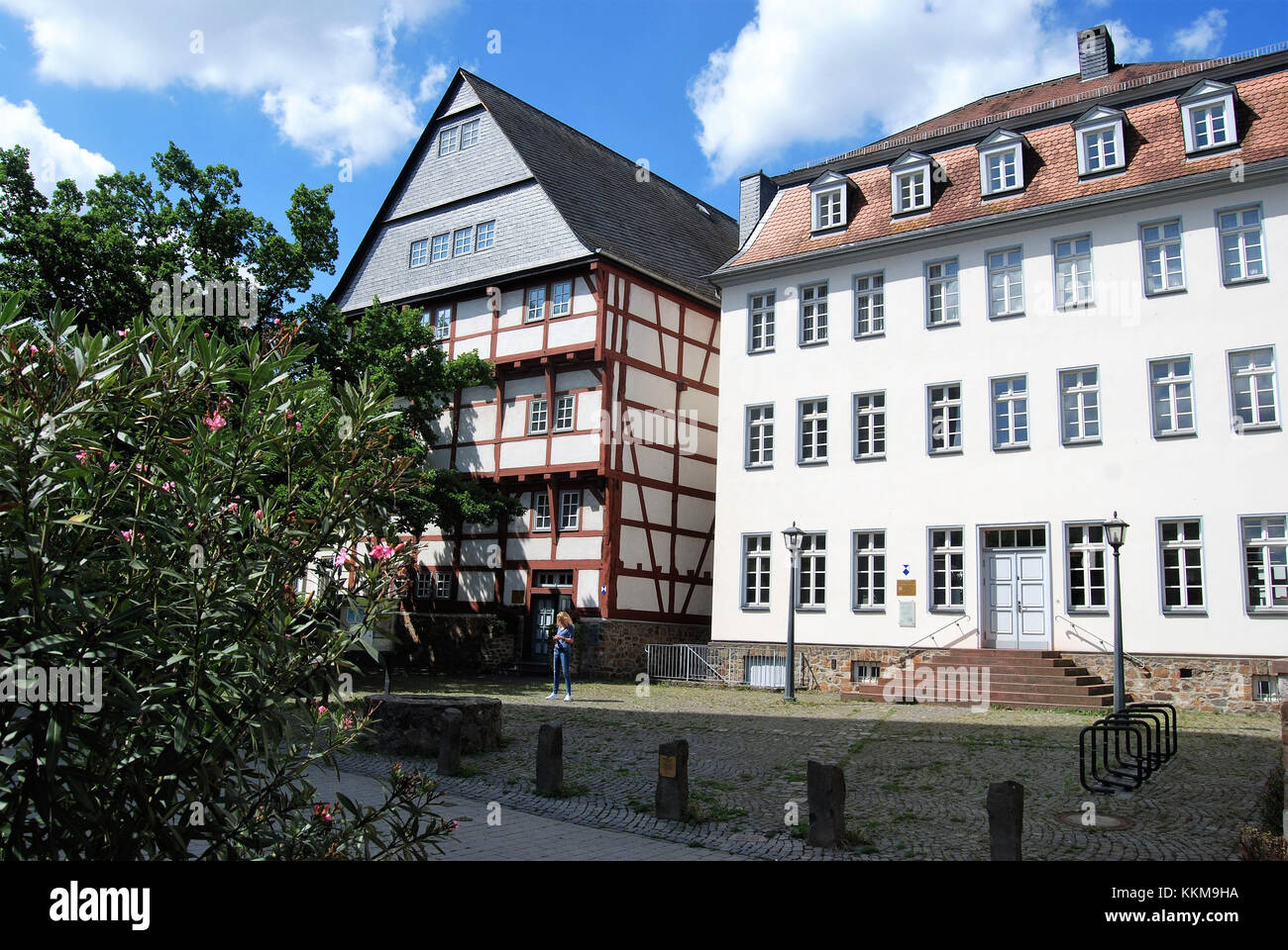 Giessen, Leibsches Haus (links), restauriertes Fachwerkhaus aus dem Jahr 1350, in dem das oberhessische Museum untergebracht ist. Wallenfels'sches Haus (rechts), das kulturhistorische und archäologische Exponate beherbergt Stockfoto