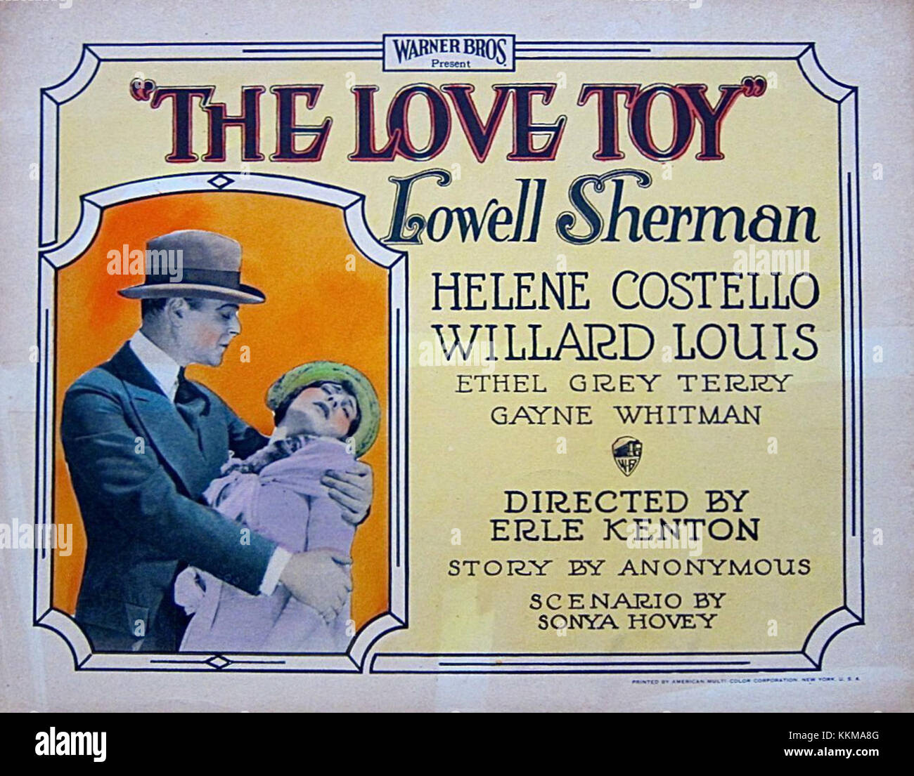 Die Love Toy Lobbykarte bezieht sich auf ein Werbebild, das in der Werbung für den Film Love Toy verwendet wird. Wahrscheinlich zeigt er eine Szene oder Charaktere aus dem Film, um potenzielle Zuschauer anzulocken. Stockfoto