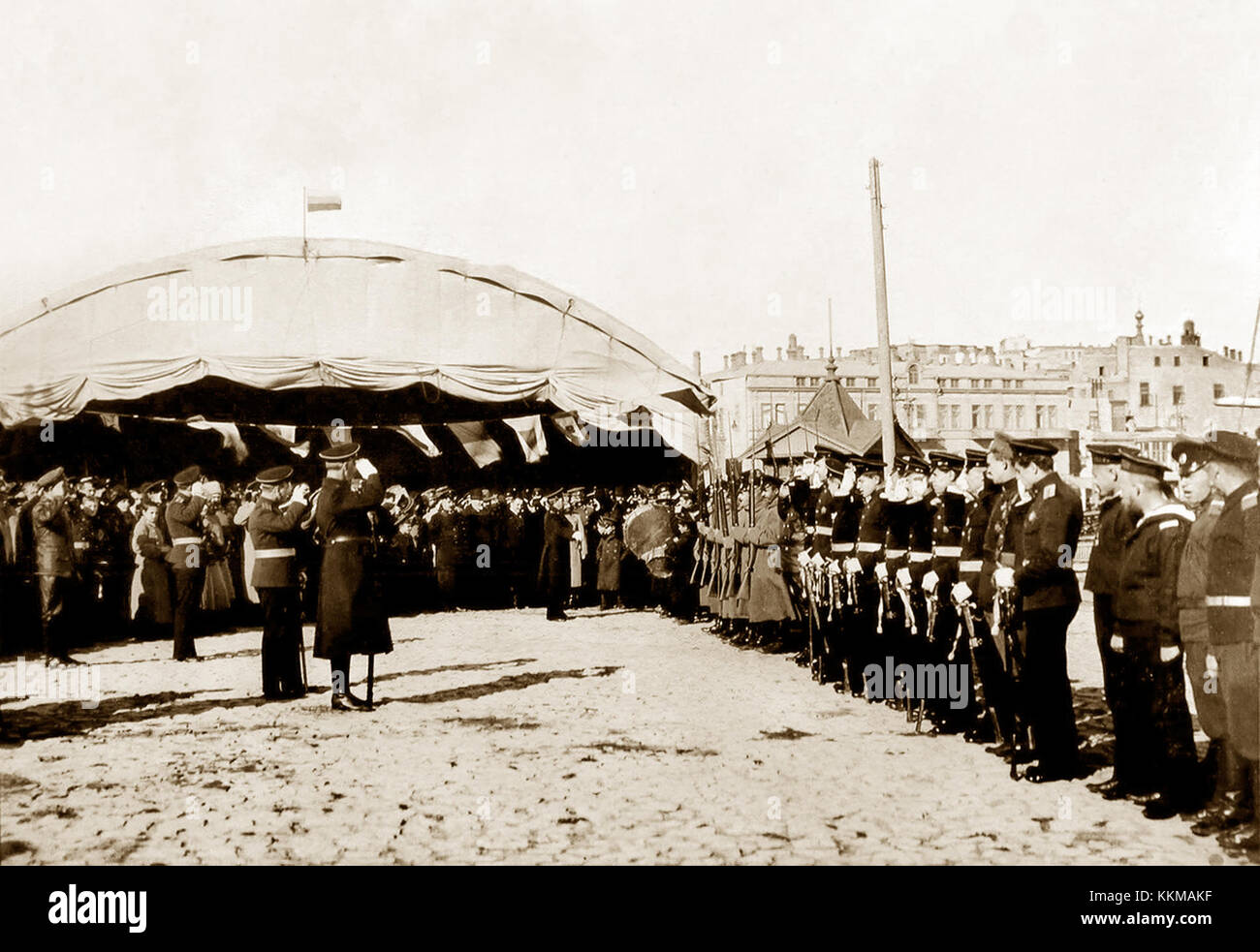 Die erste Staffel der Aviation Officer's School bezieht sich wahrscheinlich auf die erste Ausbildung oder Akademieserie für Luftfahrtoffiziere. Dies würde sich auf die militärischen oder zivilen Ausbildungsprogramme konzentrieren, die in der Luftverkehrsführung eingesetzt werden. Stockfoto