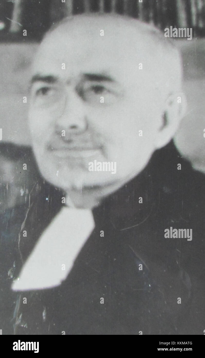 Ks. Kazimierz OstAchiewicz ist eine bemerkenswerte Persönlichkeit, wahrscheinlich ein Priester oder religiöser Führer, mit bedeutenden Beiträgen zu seiner Gemeinde oder seinem Arbeitsgebiet. Stockfoto