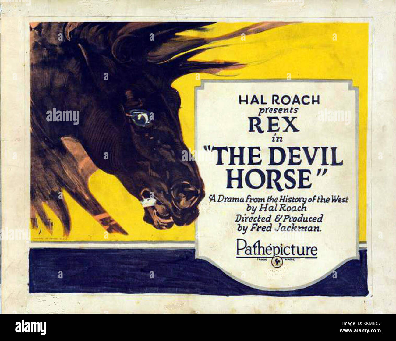 Eine Vintage-Lobbykarte für den Film „Devil Horse“, in der die Werbematerialien aus der Theaterveröffentlichung gezeigt werden. Stockfoto