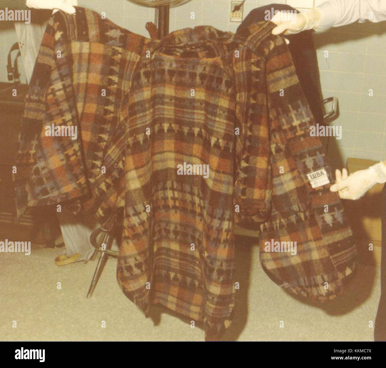 Ein Kleidungsstück, das mit einer nicht identifizierten Frau aus Middlesex County in Verbindung steht und für forensische Untersuchungen und Erkältungsfälle relevant ist. Stockfoto