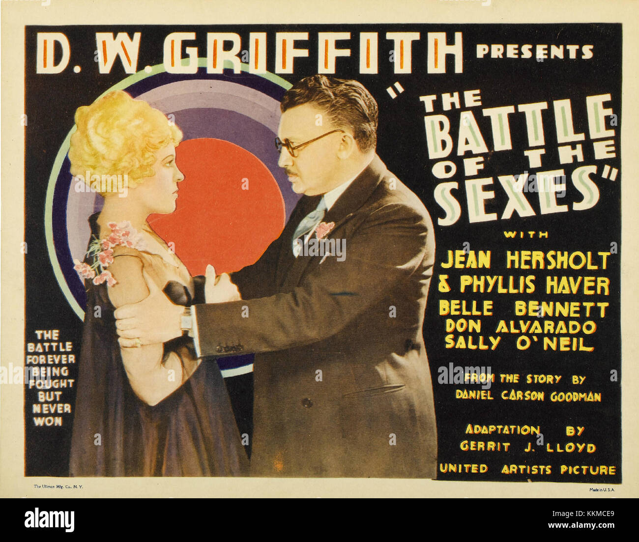 Die Lobbykarte „Battle of the Sexes“ ist ein Werbeartikel für den Film von 1977 über das berühmte Tennisspiel zwischen Billie Jean King und Bobby Riggs. Er fängt die wichtigsten Momente des Films ein und hebt die kulturelle Wirkung dieses Ereignisses in der Sportgeschichte hervor. Stockfoto