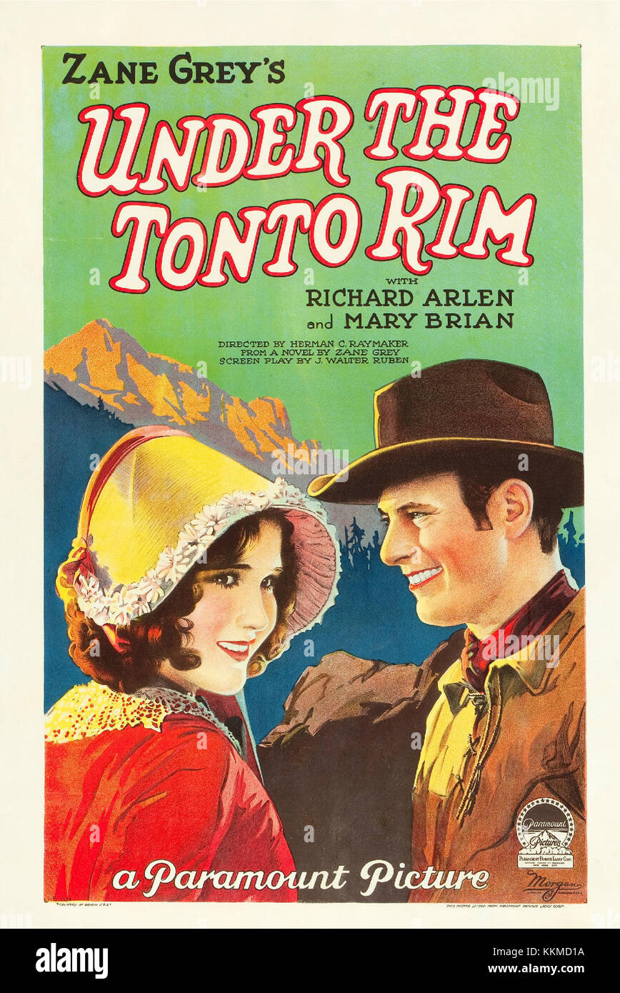 Das Poster „Under the Tonto Rim“ wirbt für den Western-Film aus dem Jahr 1947 mit Scott Brady, dessen Handlung in der Wüste von Arizona spielt und intensive Action und dramatische Momente bietet. Stockfoto