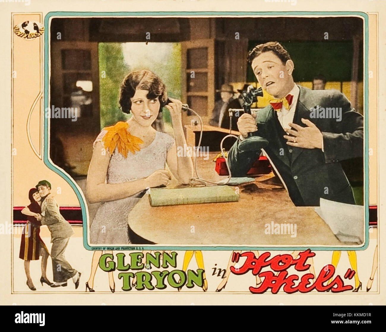 Die „Hot Heels“-Lobbykarte ist ein Vintage-Werbeartikel für den Film aus den 1950er Jahren, der wichtige visuelle Elemente zu den Themen, Charakteren und Szenen des Films enthält, die für die Veröffentlichung des Films verwendet werden. Stockfoto