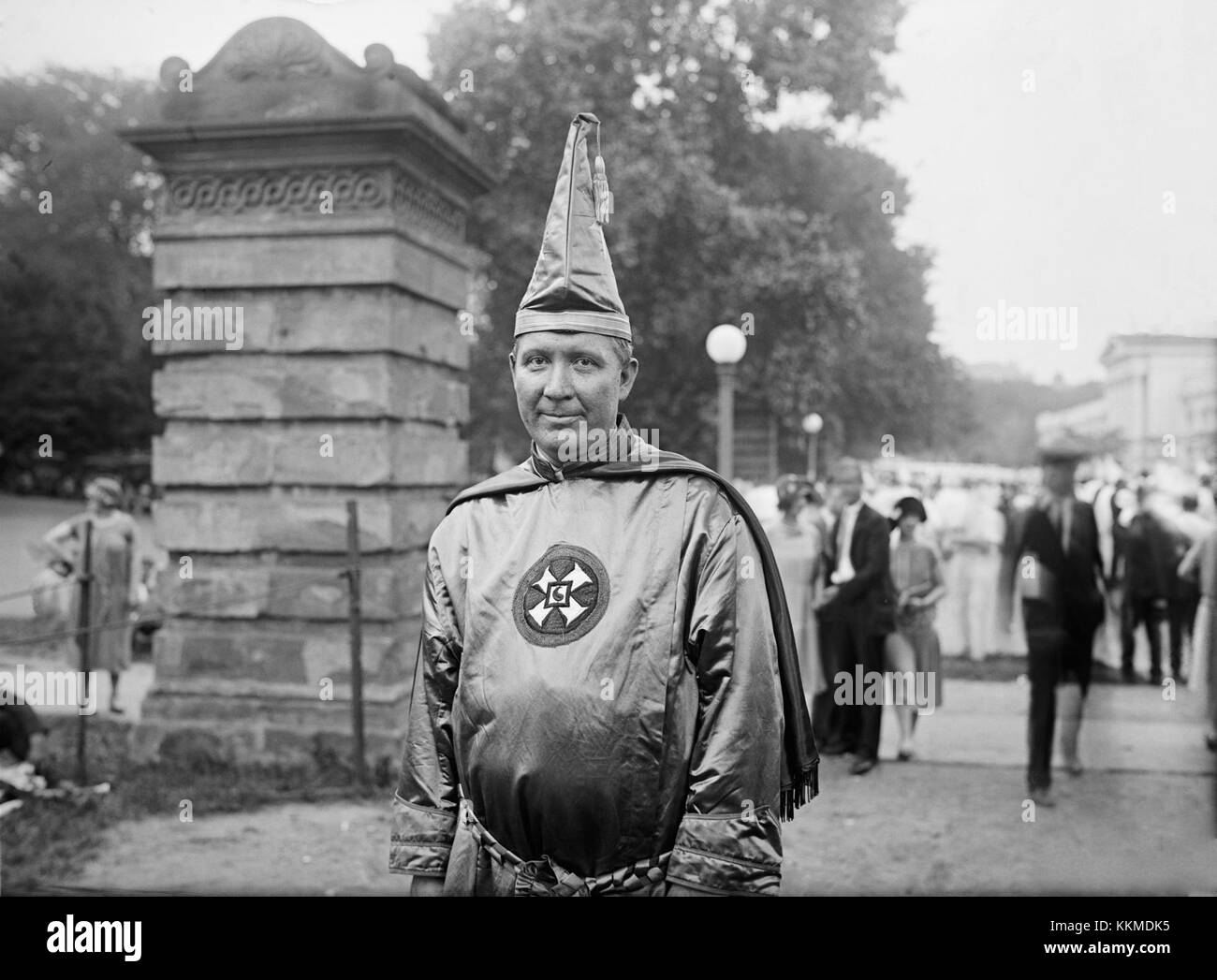 Dieses Foto zeigt Hiram Wesley Evans, den kaiserlichen Zauberer des Ku Klux Klan, in einer formalen Pose. Evans war ein wichtiger Führer während des Wiederauflebens des Klan in den 1920er Jahren Seine Führung hatte in dieser Zeit großen Einfluss. Stockfoto