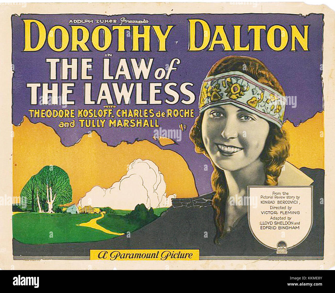 Eine Vintage-Lobbykarte aus dem Film „Law of the Lawless“ aus den 1950er Jahren, in der die wichtigsten Elemente des westlichen Genres, wie zerklüftete Charaktere und gesetzlose Szenen, gezeigt werden. Stockfoto