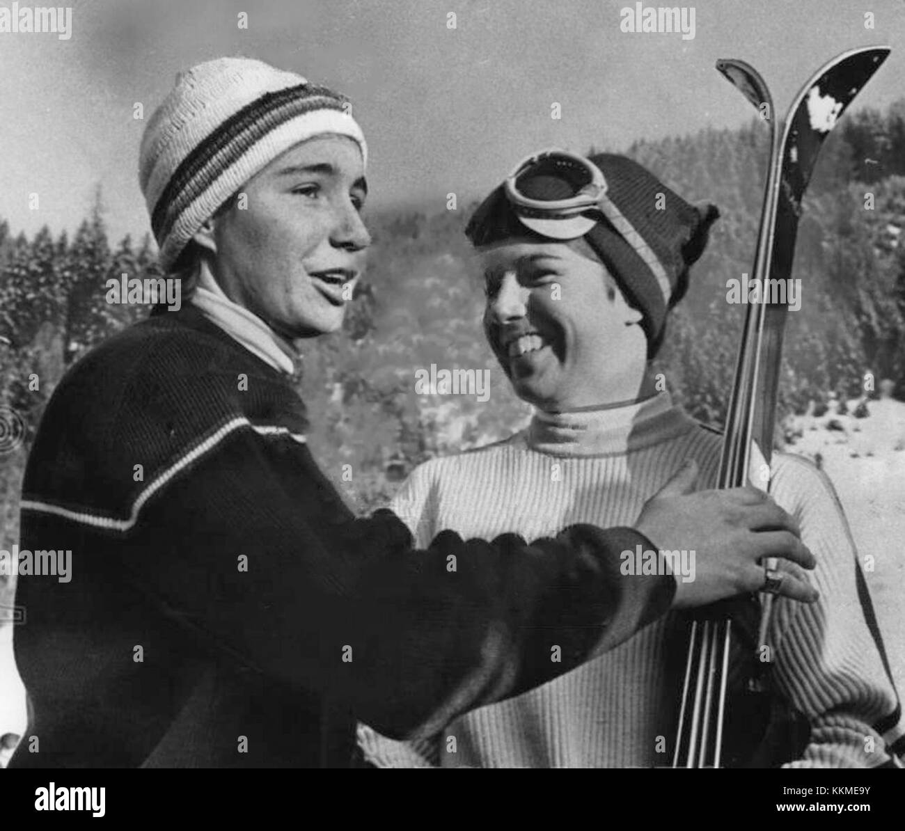 1964 traten die Alpinskifahrer Marielle Goitschel und Jean Saubert bei internationalen Skisportveranstaltungen an und stellten ihre Fähigkeiten und Leistungen im Sport unter Beweis. Stockfoto