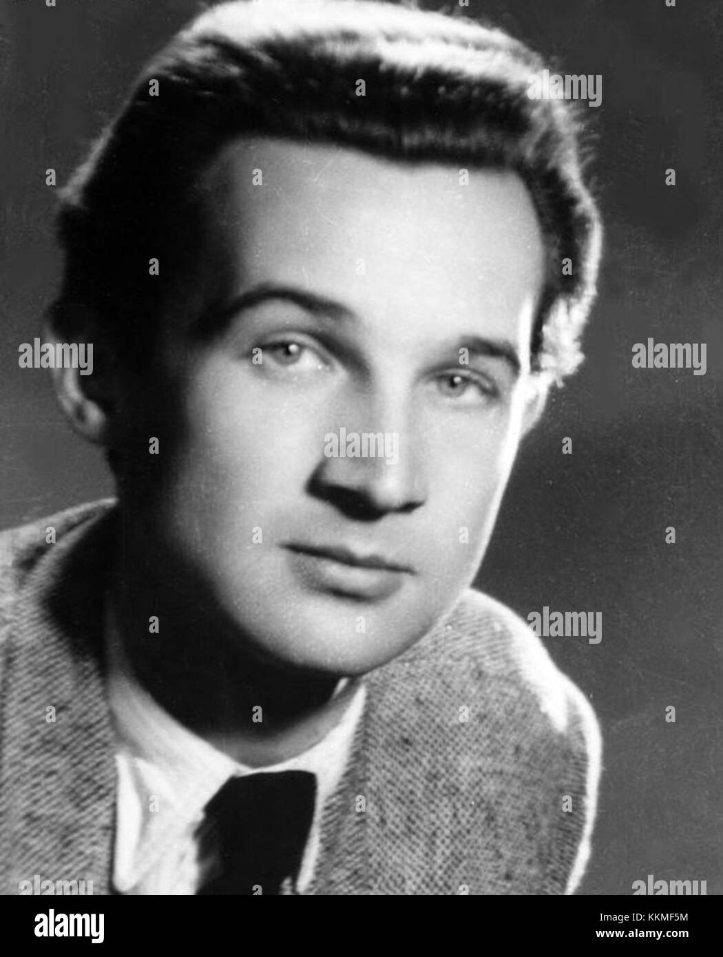 Witold Sadowy (1920–2020) war ein polnischer Film- und Theaterschauspieler sowie Publizist. Er begann seine Schauspielkarriere 1945 und war bekannt für seine Rollen in Zakazane piosenki und Zezowate szczęście. Neben der Schauspielerei trug Sadowy maßgeblich zur Theaterkritik und Literatur bei. Im Jahr 2020 wurde er im Alter von 100 Jahren als schwul bekannt. Er starb im selben Jahr im Alter von 100 Jahren. Stockfoto