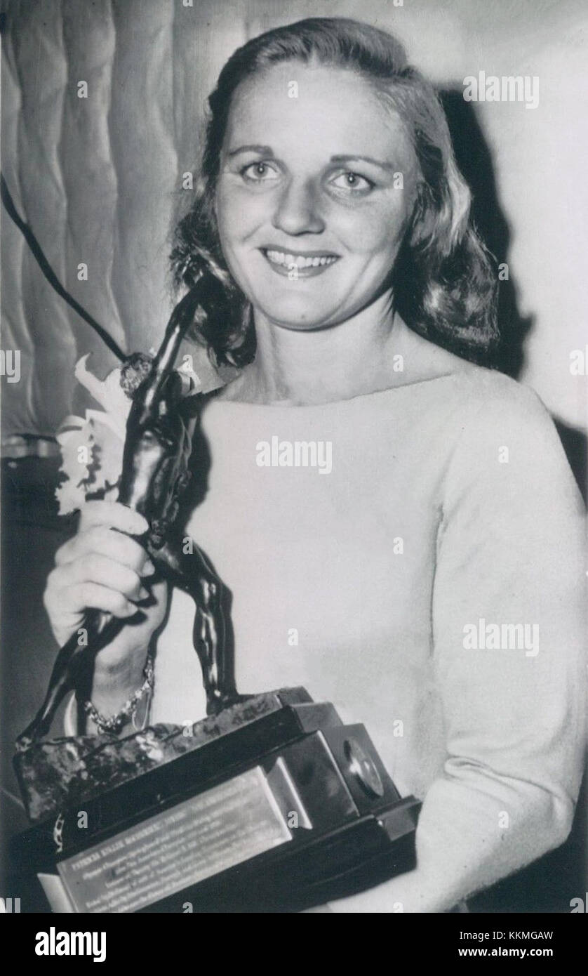 Pat McCormick war ein amerikanischer Profi-Taucher, der für seine olympischen Leistungen Anerkennung erhielt und mehrere Goldmedaillen bei Tauchveranstaltungen gewann, darunter die Olympischen Sommerspiele 1952 und 1956. Stockfoto