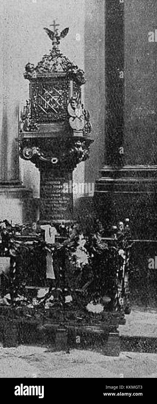 Dieses Denkmal in der Kathedrale von Warsawâ erinnert an die gefallenen Soldaten des Ersten Weltkriegs (1914-1920) und symbolisiert Polens Widerstandsfähigkeit und Erinnerung an Kriegsopfer. Stockfoto