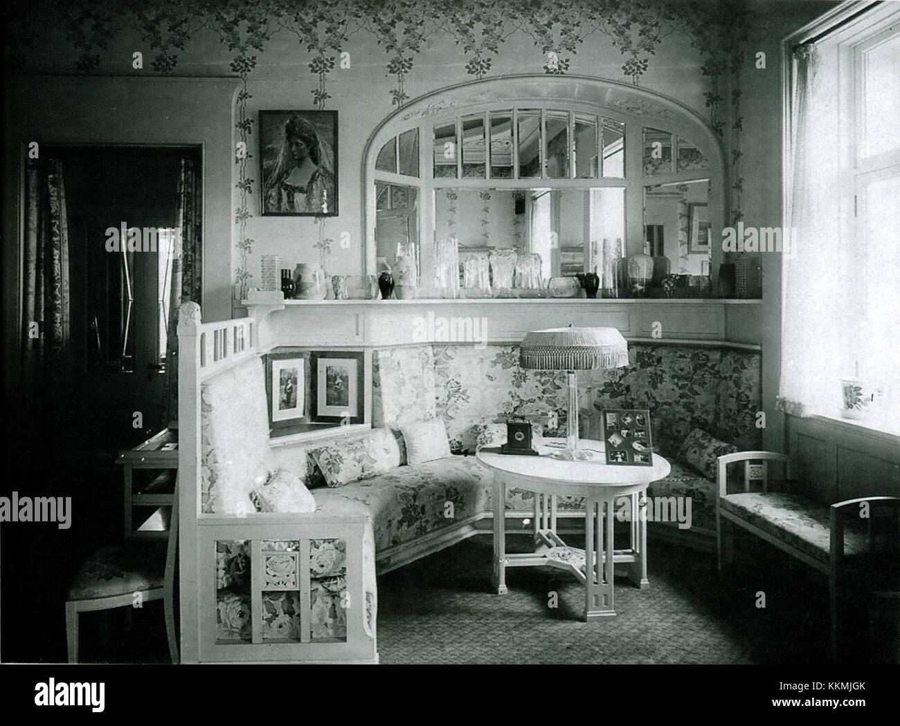 Das Innere der Lower Summer Residence bietet einen Blick auf das architektonische Design, das die historische Nutzung und den luxuriösen Wohnraum widerspiegelt. Stockfoto