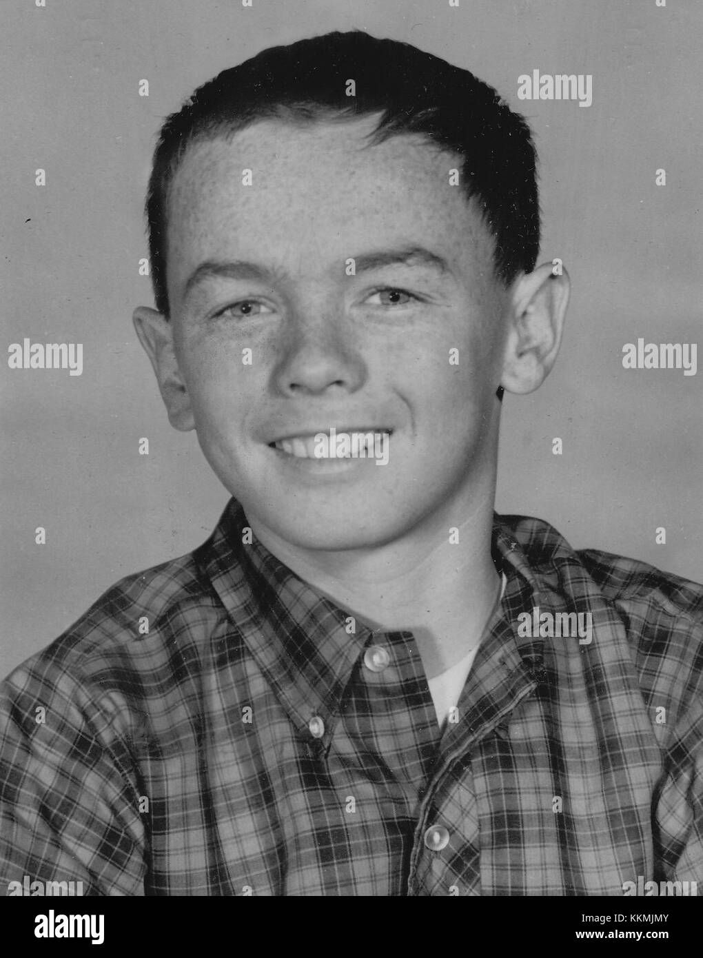 Billy Booth, ein 1942 geborener US-amerikanischer Schauspieler, trat in den 1950er und 1960er Jahren in zahlreichen Fernsehserien und Filmen auf 1964 war er in der Fernsehserie The Farmer’s Daughter neben Inger Stevens und William Windom zu sehen. Booth trat auch in Serien wie The Adventures of Ozzie and Harriet und Leave IT to Beaver auf. Nachdem er sich aus der Schauspielerei zurückgezogen hatte, verfolgte er eine Karriere im Immobilienbereich. Stockfoto