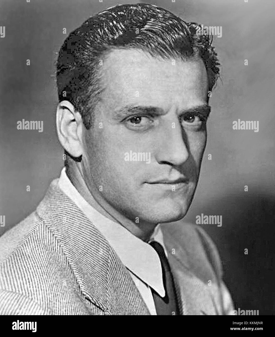 Stanley Kramer war ein renommierter US-amerikanischer Filmregisseur und Produzent, der für seine einflussreichen Filme bekannt ist, die sich mit sozialen Themen befassen, wie etwa „Guess Who’s Coming to Dinner“. Stockfoto